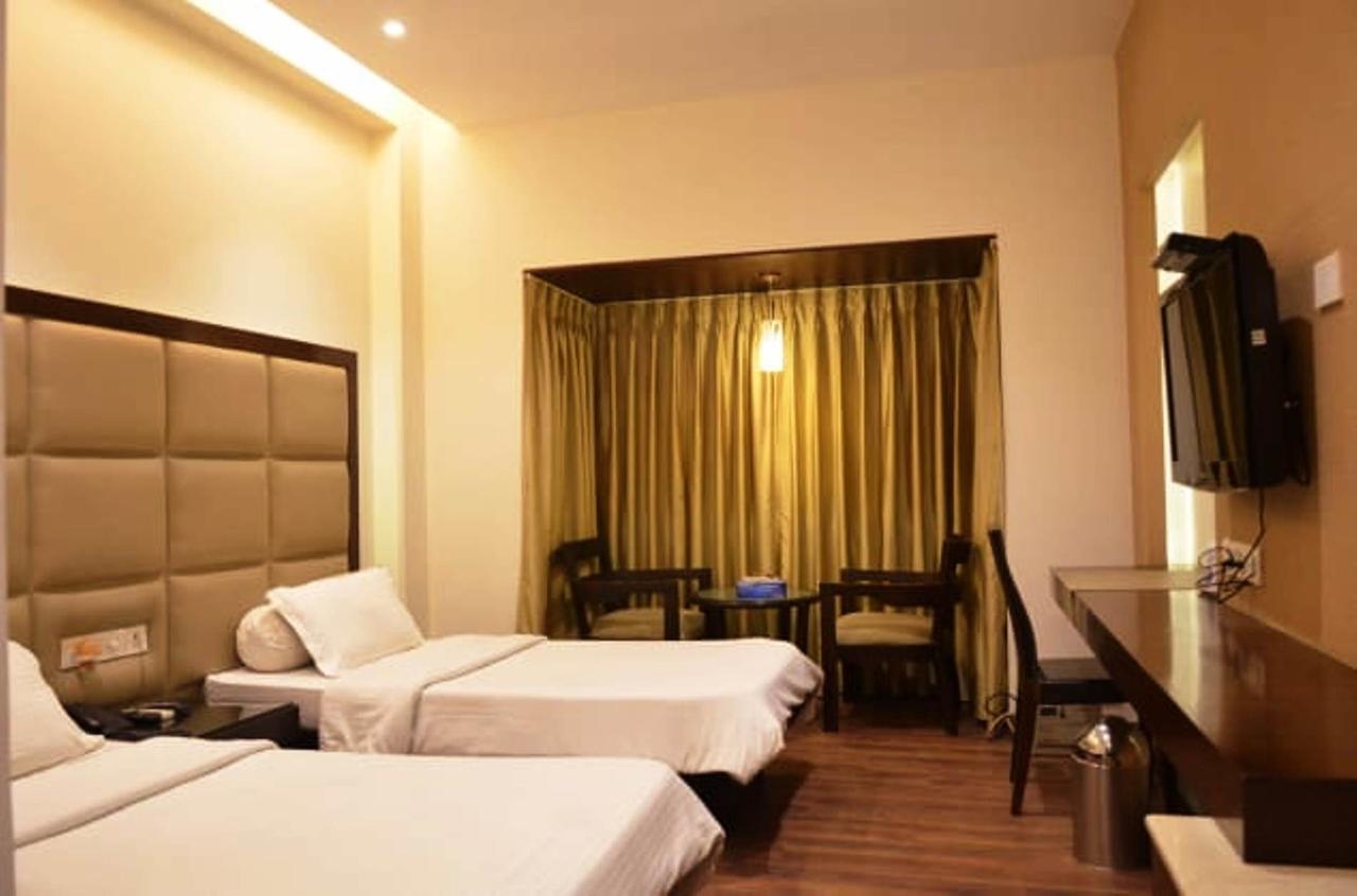 Hotel Vipul Grand 古尔冈 外观 照片
