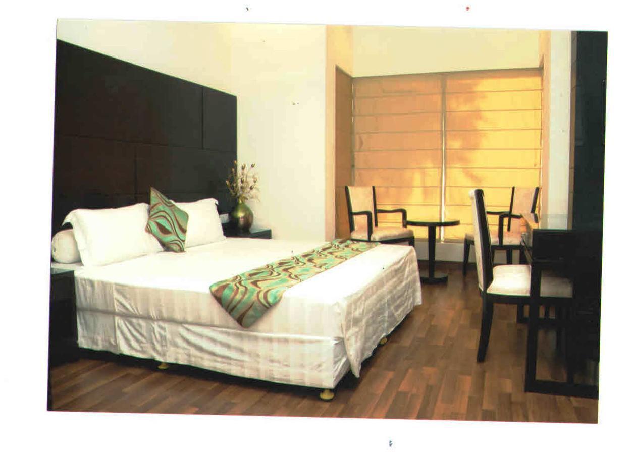 Hotel Vipul Grand 古尔冈 外观 照片