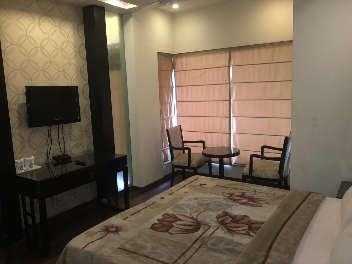 Hotel Vipul Grand 古尔冈 外观 照片